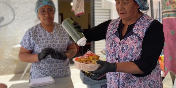 Doña Lourdes, de la 16 de Julio, compite con los mejores chefs